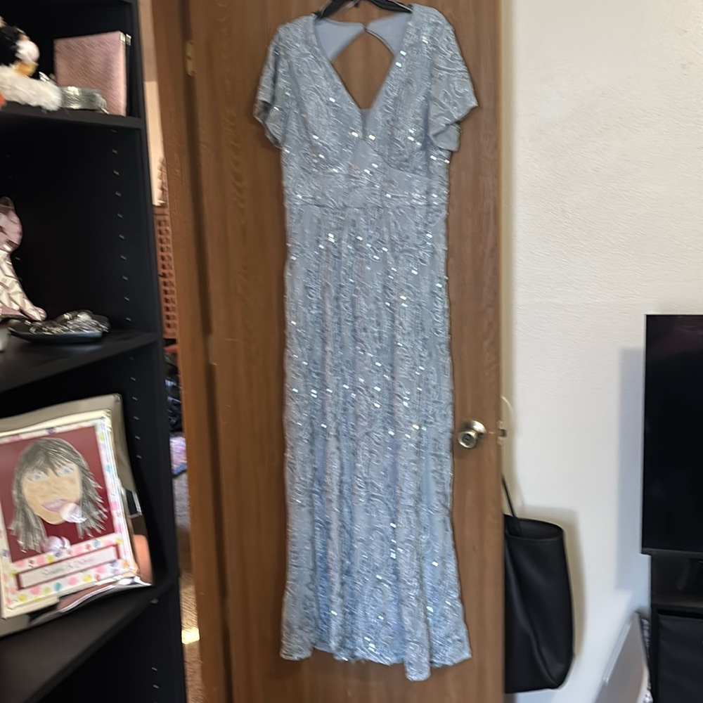 Perfect condition 
Worn once as a mother of the bride dress